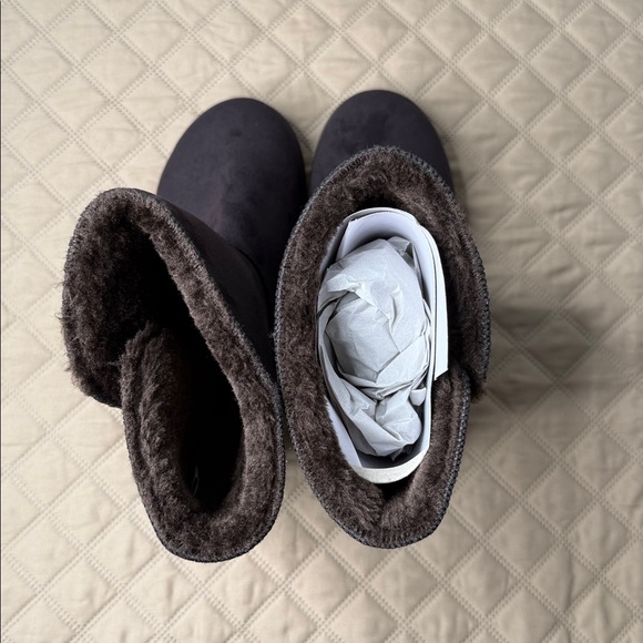 Women's  Winter Boot Size 8 - Picture 4 of 6